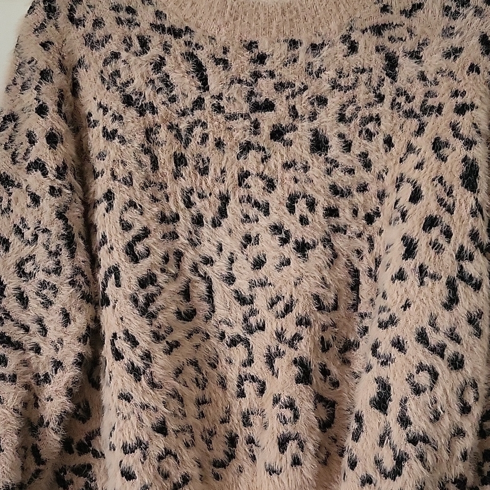 Mi Ami Leopard Print Fuzzy Sweater Beige Black Size S - Picture 5 of 9